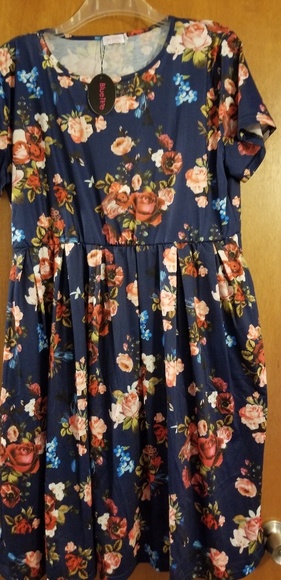 Flowy floral dress WITH Pockets! - Picture 1 of 3